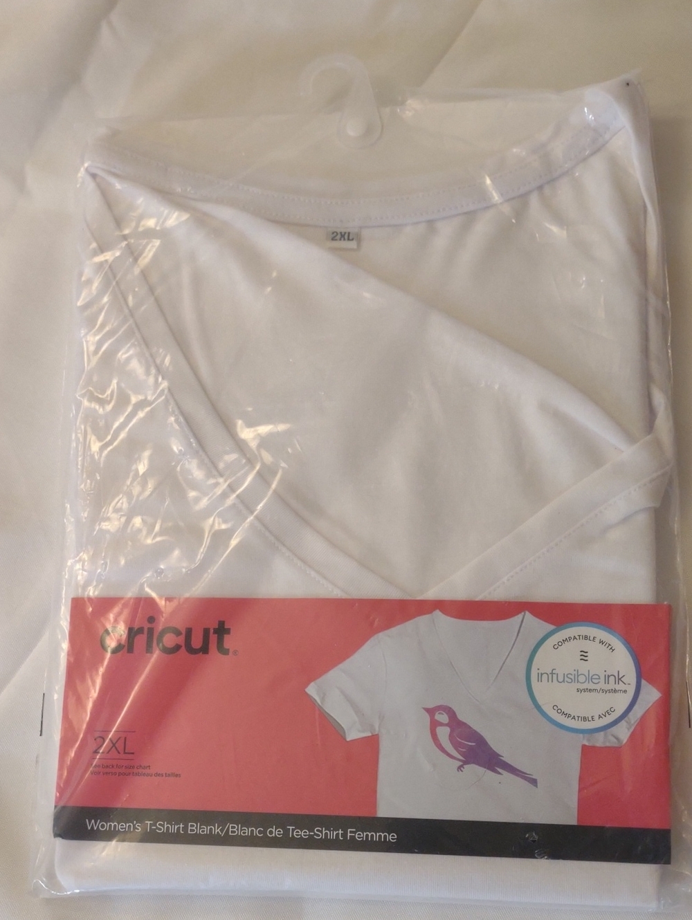 NWT Cricut White V-Neck Short Sleeve Tee - Women - Size 2XL